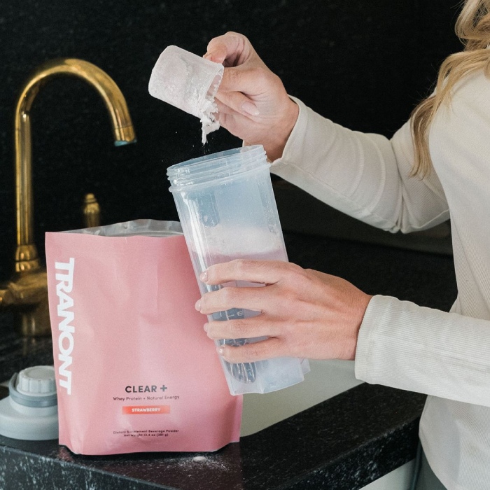 Using Clear Protein Drink by Tranont